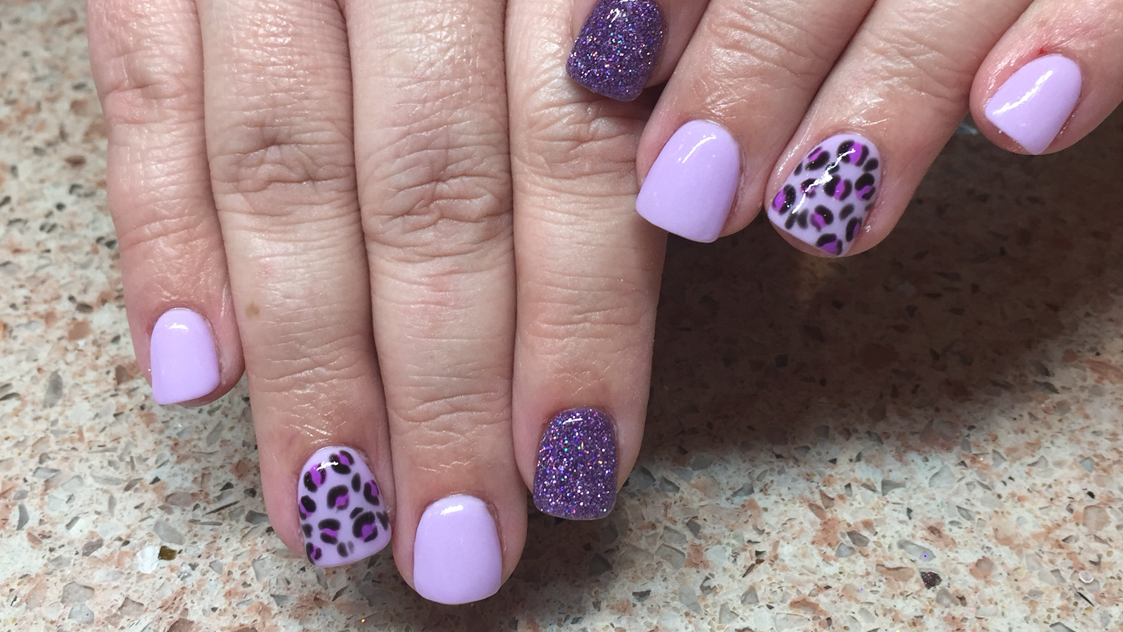 Pekis nails logo